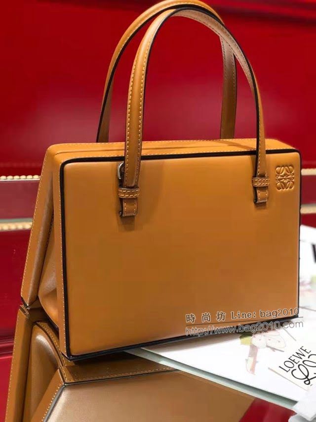 LOEWE包包 羅意威大號postal手袋 羅意威手提單肩斜挎包 10161  tcl1123